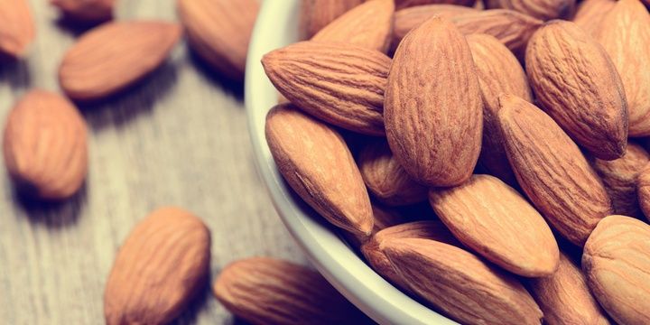 The Foods to Avoid and Opt for before Bedtime Almonds