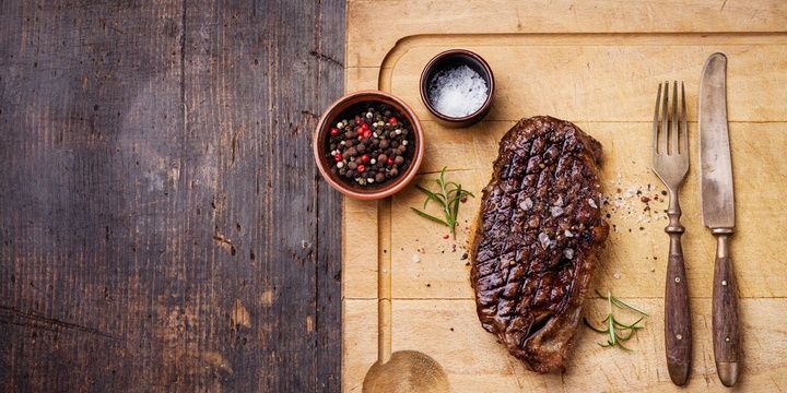 The Foods to Avoid and Opt for before Bedtime Steak