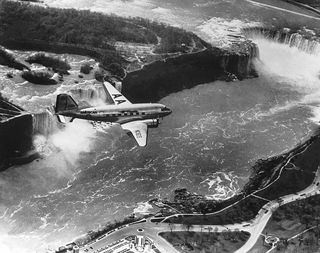 Airplane Niagara Falls