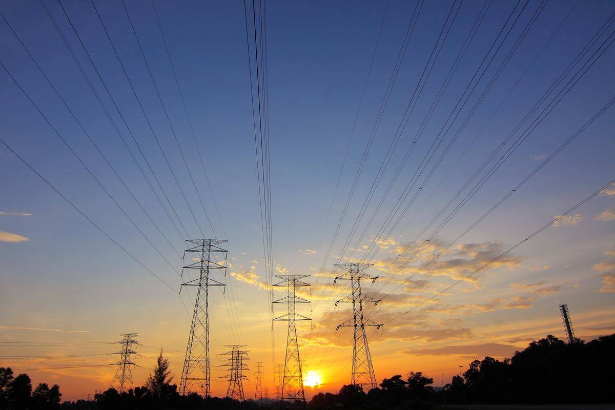 Two Engineers Revolutionized Long-Distance Electricity