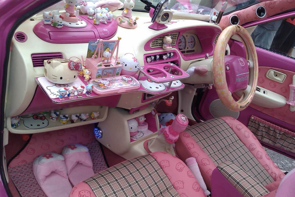 hello kitty car