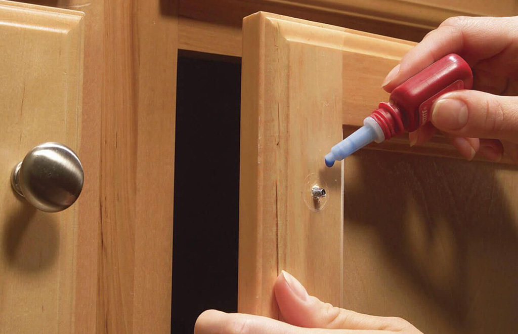 Applying adhesive thread